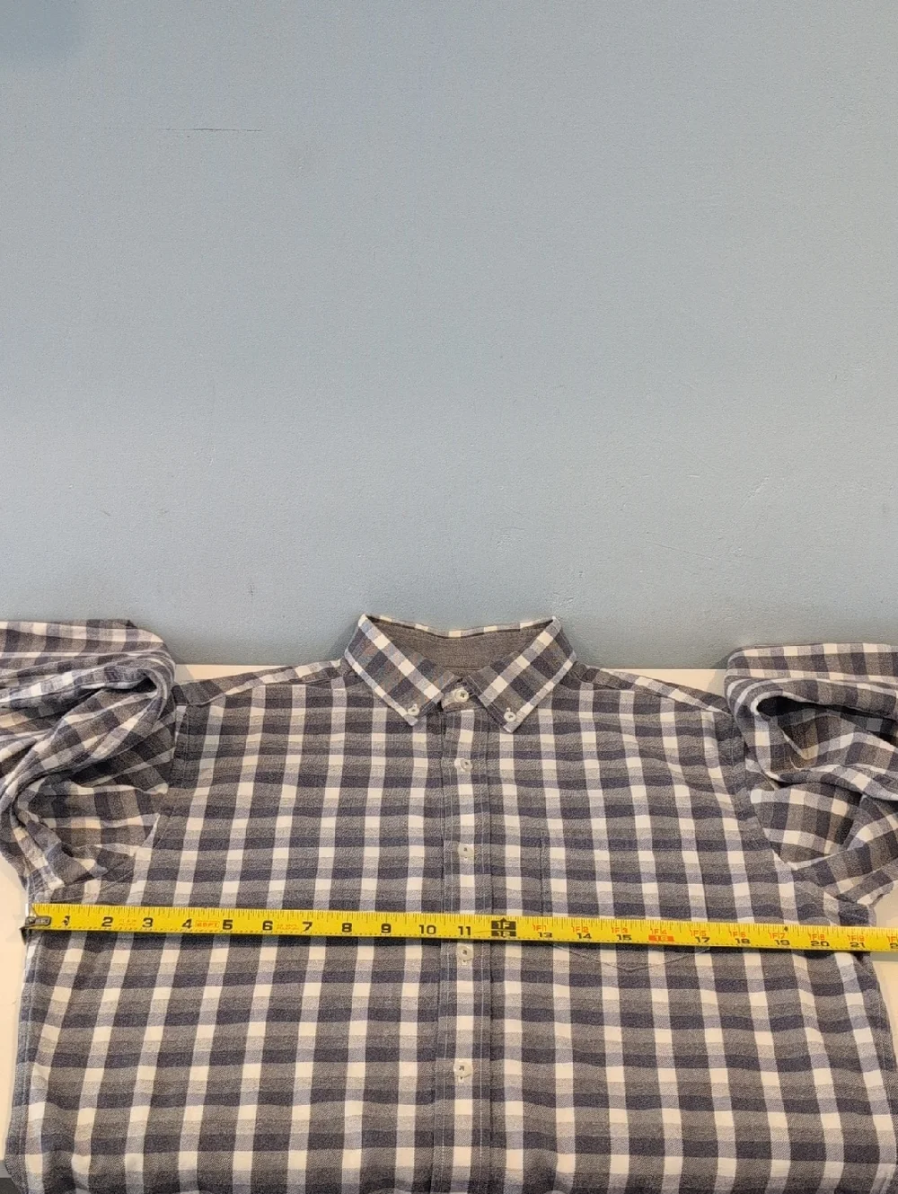 Banana Republic Men's Medium Slim Fit Luxe Flannel Button Down Plaid Shirt
